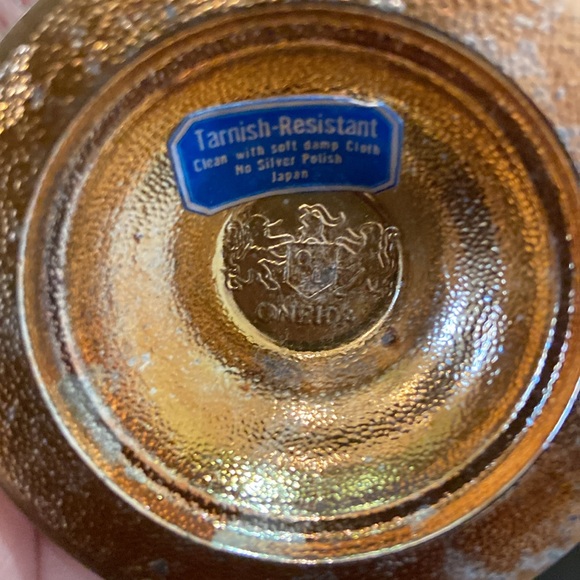 Oneida Silver Salt and Pepper Shakers - Picture 3 of 5